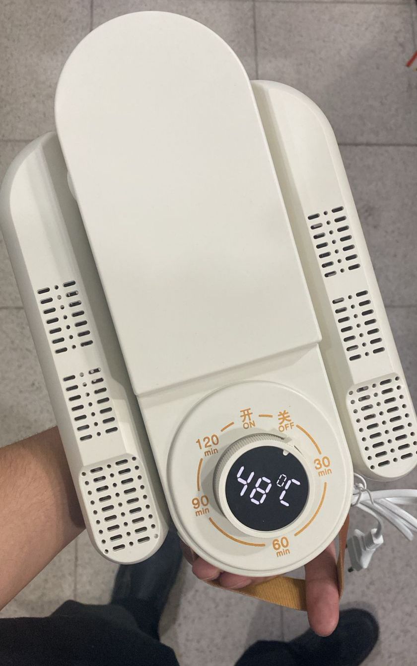 ❄️🌫️ ¡Con este clima, tu mejor aliado es un secador eléctrico! 🧦